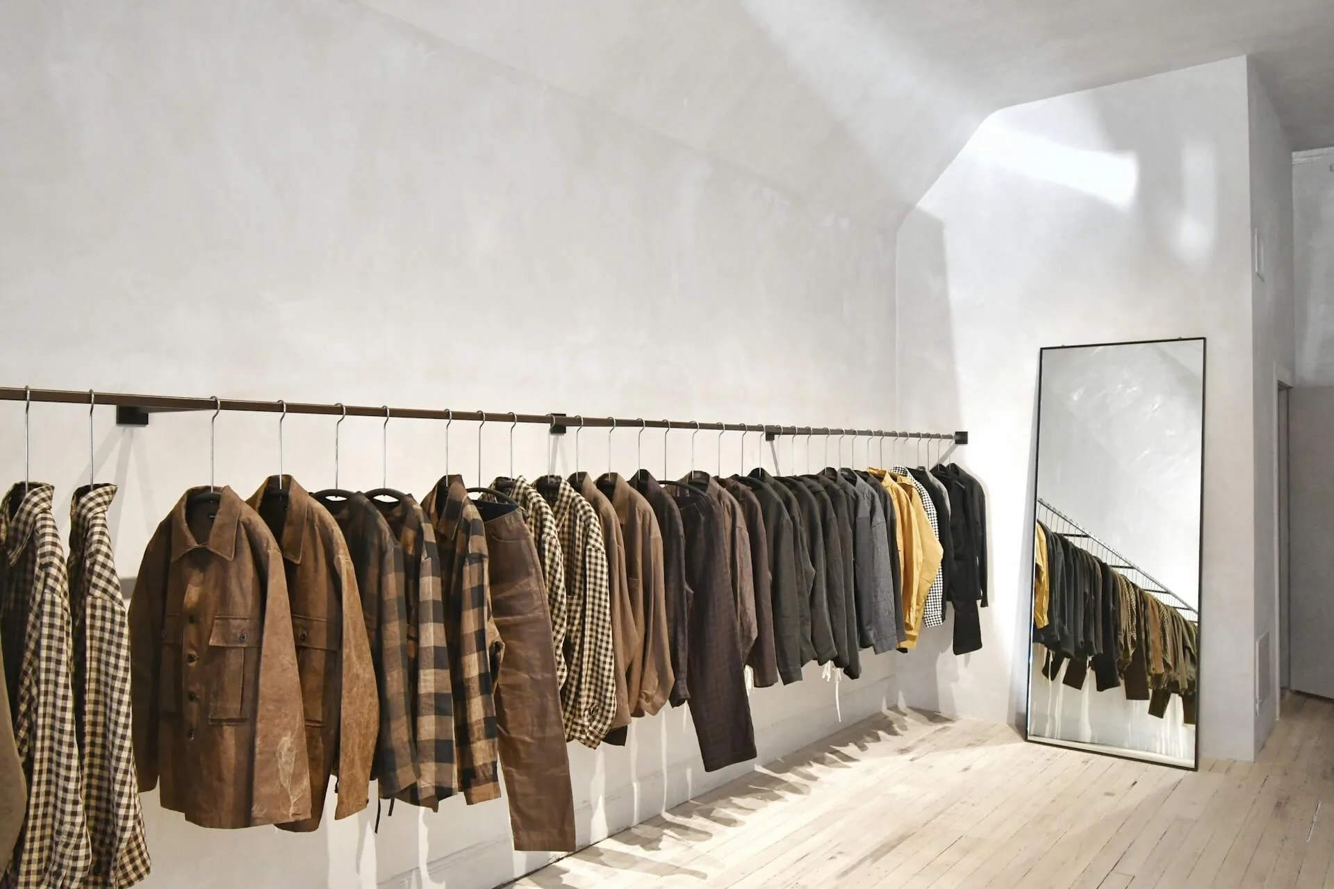 Dedicated customer support agents for fashion brands