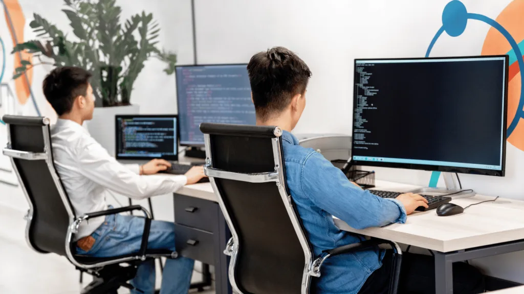 Digital workplace tools being used on screen by virtual teams