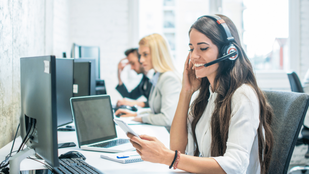 Customer support team using customer service software for faster and better quality of support to meet customer expectations