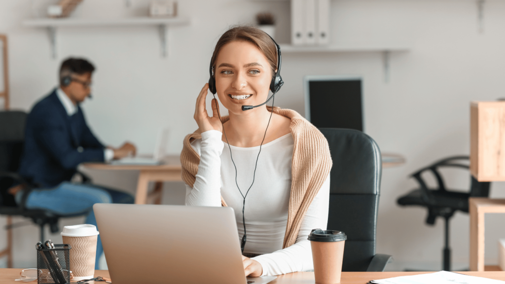 Online customer support agent answering a support ticket